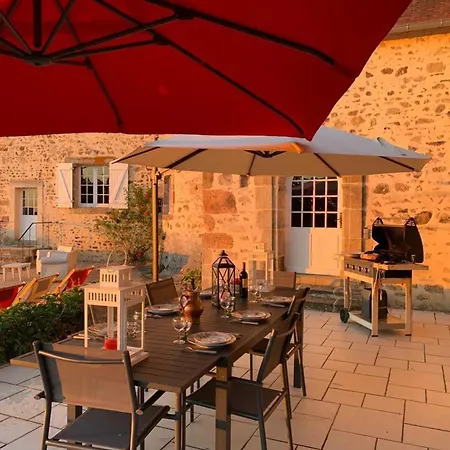 Holiday home Charmante Maison Du Xve Avec Piscine, Jardin Et Terrasse En Lisiere De La Foret De Troncais - Fr-1-489-217 *